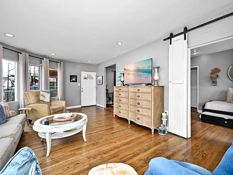 1405 W Bay Ave — Photo 6