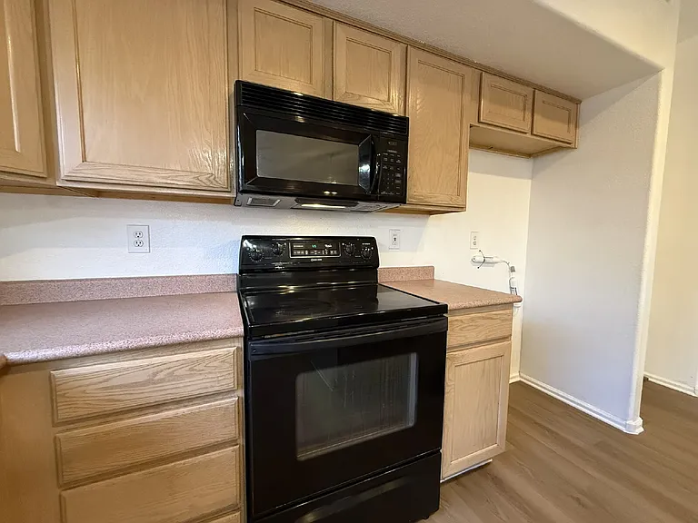 2705 N 109th Ave — Photo 8