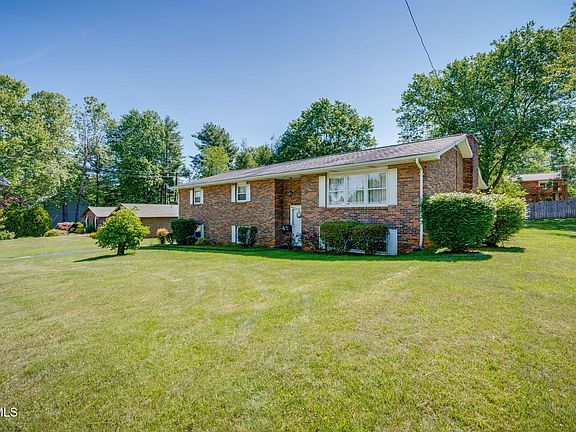 2nd image of 1021 Somerset Dr