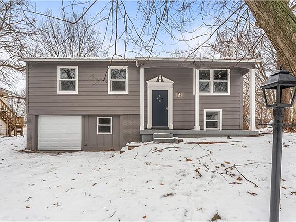 2nd image of 2001 Belmont Pl