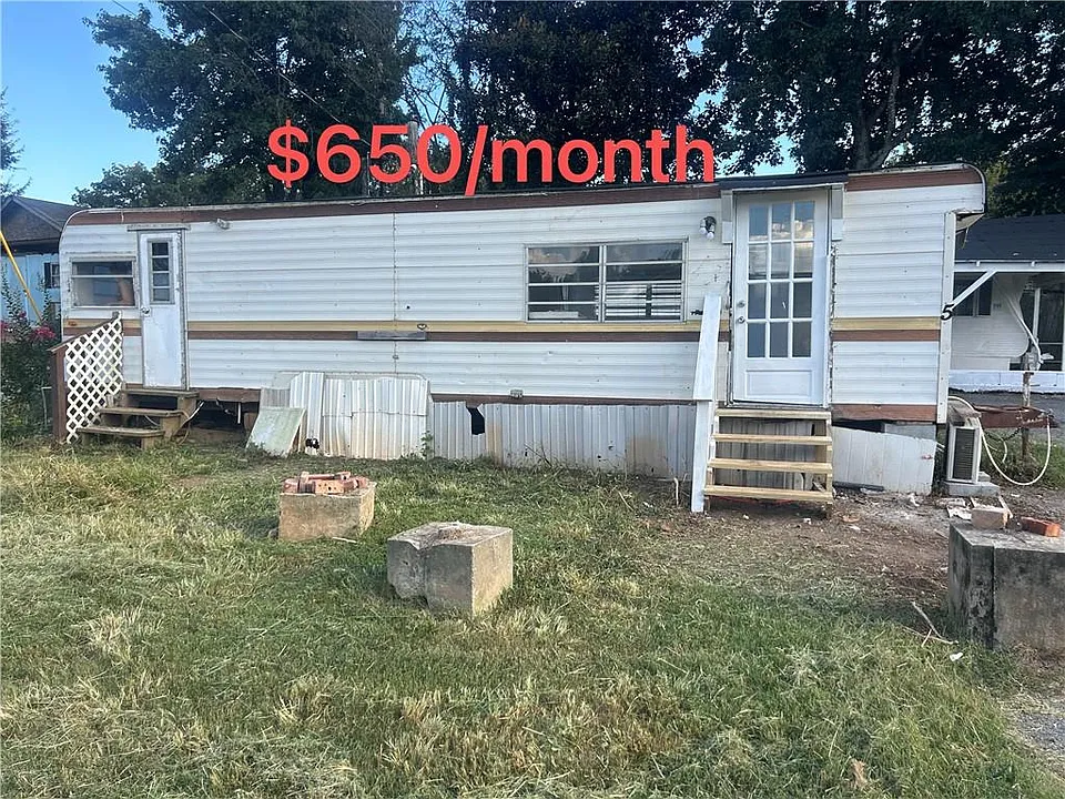 290 Clay Dr SE #5