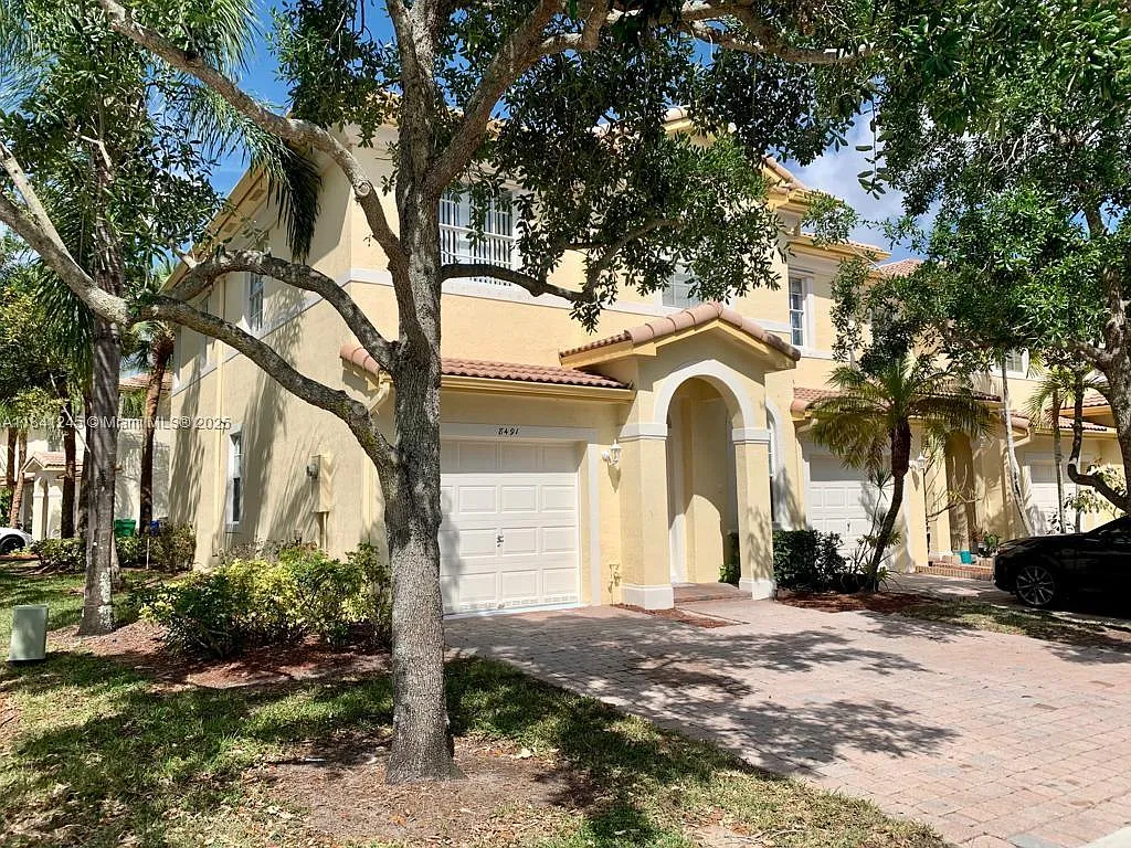 4 bed, 3.5 bath, 1900 sqft, $3,600 — Photo 1