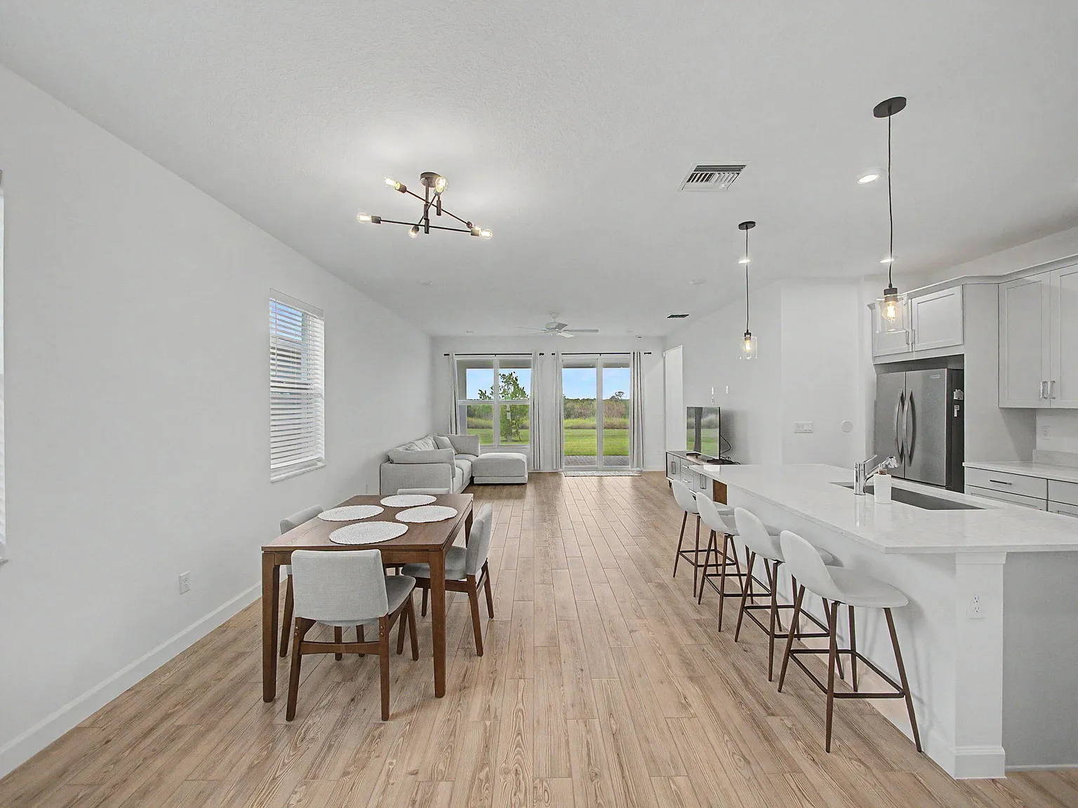 2 bed, 2.0 bath, 1723 sqft, $2,800 — Photo 3