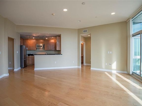 4th image of 500 Throckmorton St APT 2201