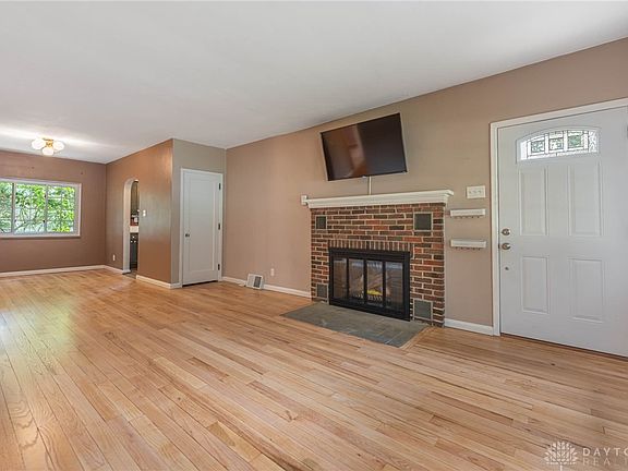 3rd image of 125 Napoleon Dr