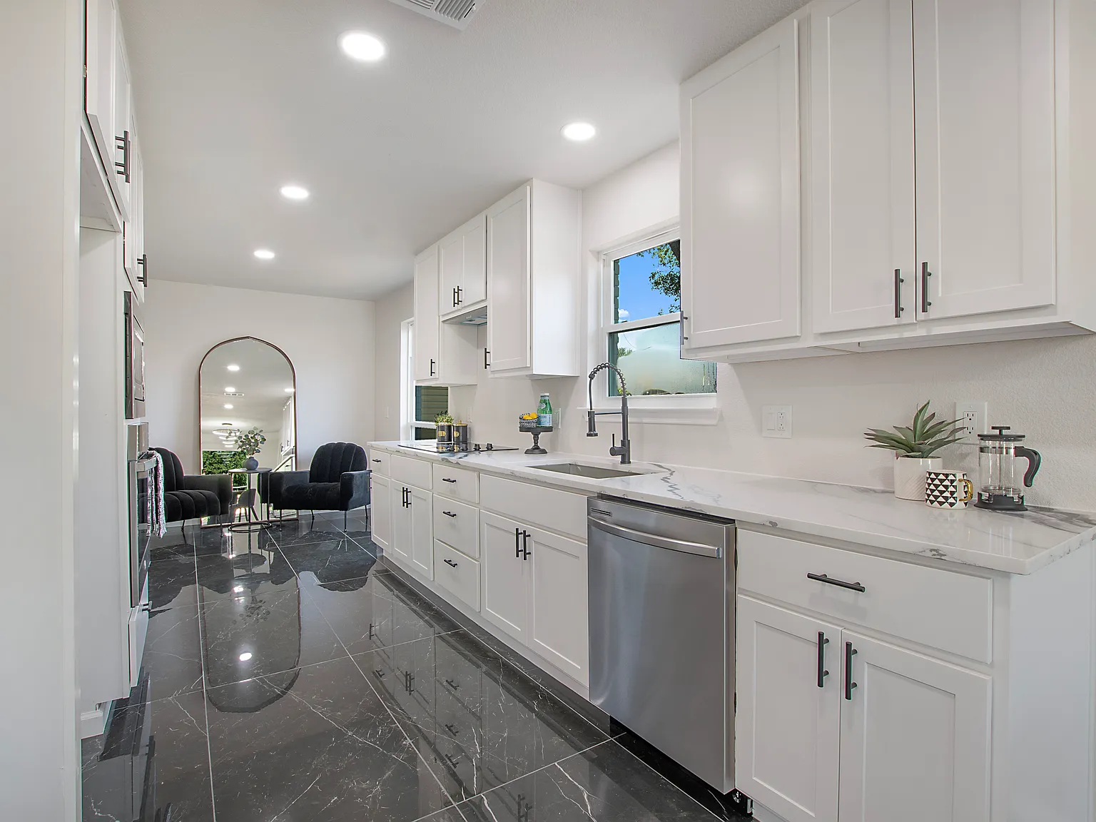 4 bed, 2517 sqft, $2,800 — Photo 4