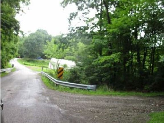 Exterior Neighborhood (street photo)