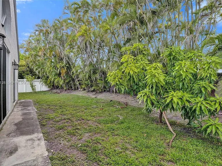 6931 NW 34th St — Photo 33