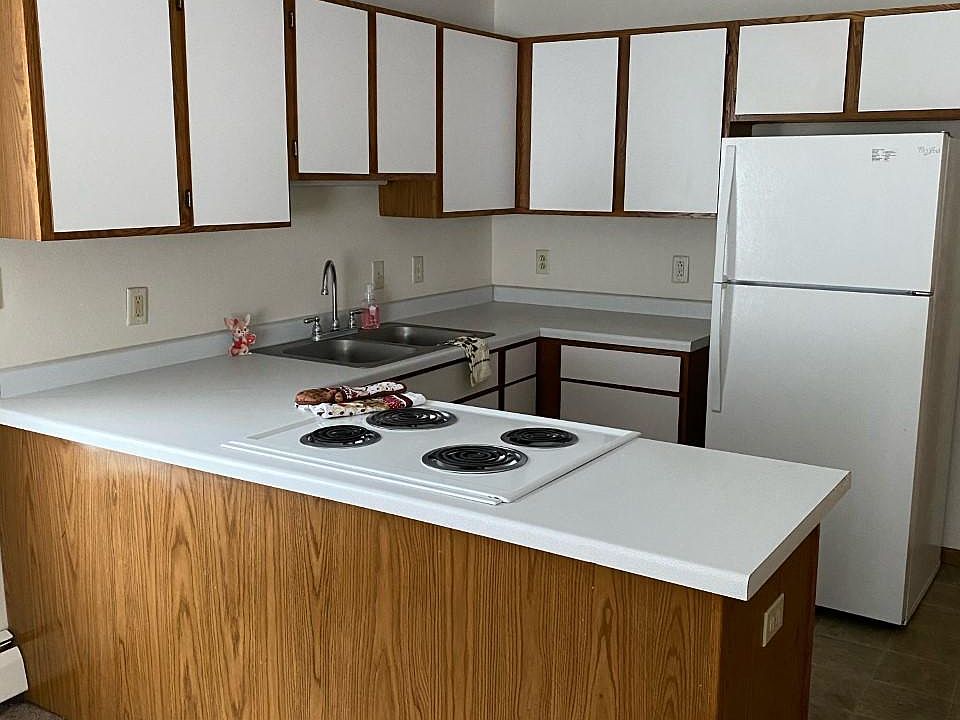 Open entertainment style kitchen.