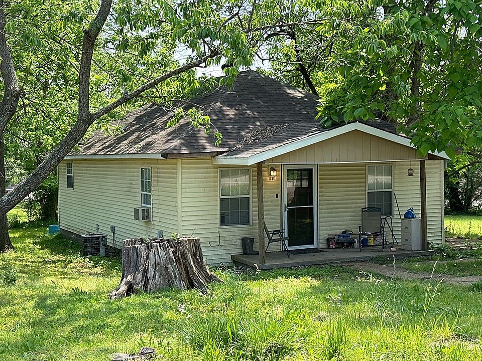 1st image of 1104 Lela St