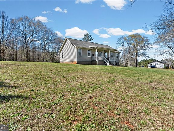 5th image of 550 Stateline Rd