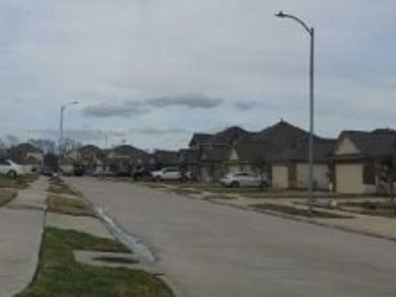 Exterior Neighborhood (street photo)