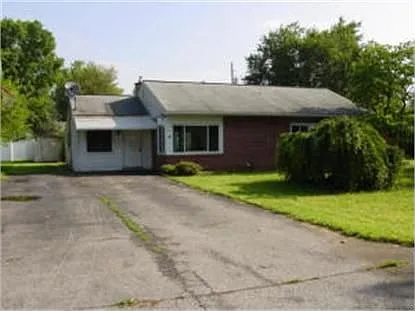 135 Stanley Ave photo 1
