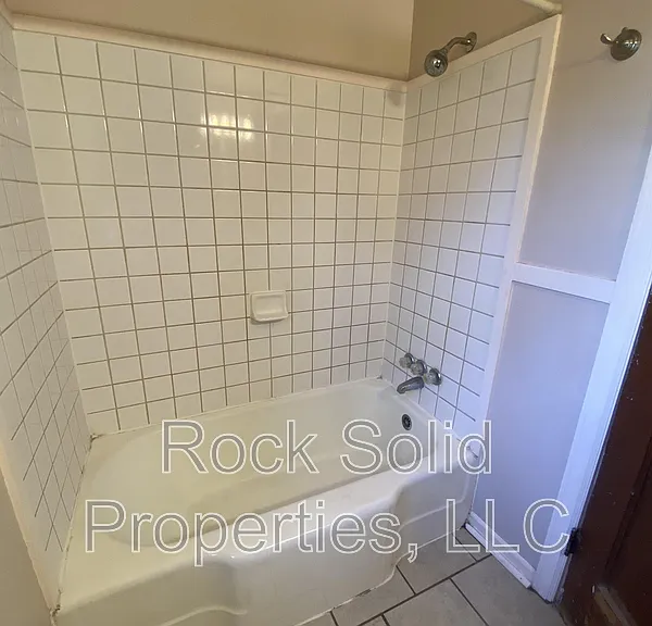 607 E 22nd St — Photo 15