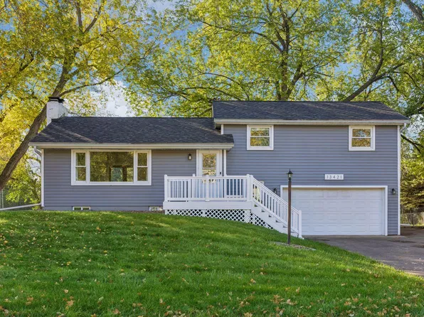 13421 Arthur St W, Minnetonka, MN 55305