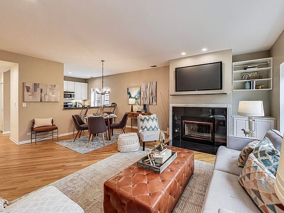 5th image of 1043 W School St #208