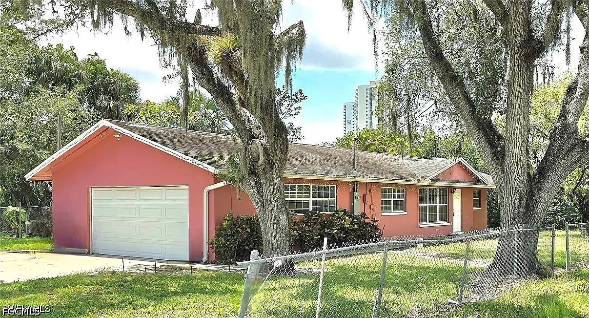 3 bed, 2.0 bath, 1102 sqft, $2,200 — Photo 1