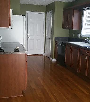 2nd image of 144 Auburn Ct