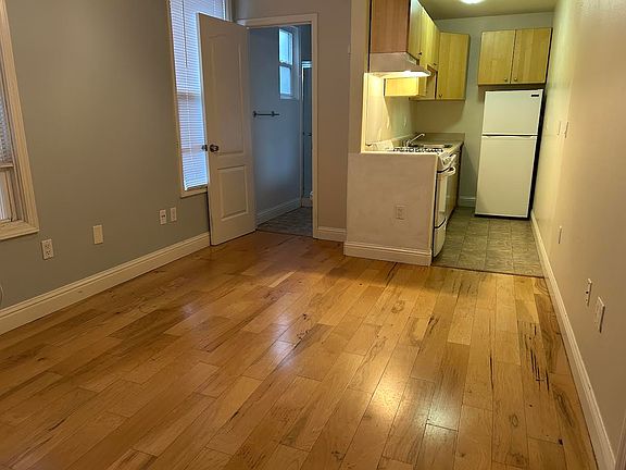 2nd image of 1520 23rd St APT 4