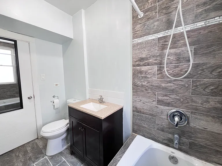 8856 S Lowe Ave #2R — Photo 12