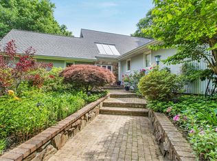10 Wandering Way, Smithtown, NY