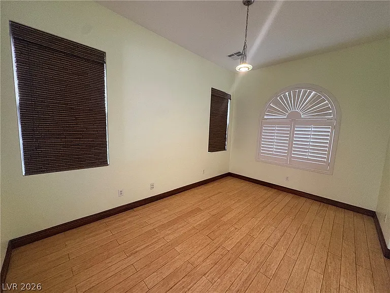 7811 Stroh Ln — Photo 5