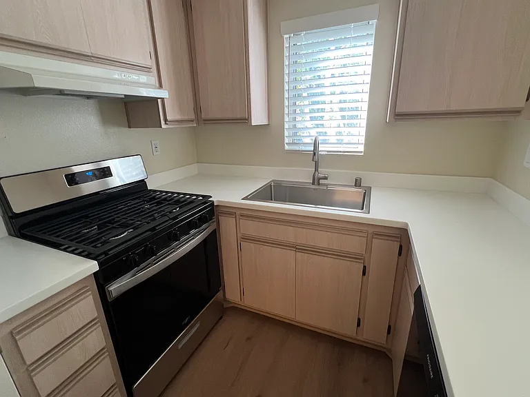 131 S Avon St #203 — Photo 4