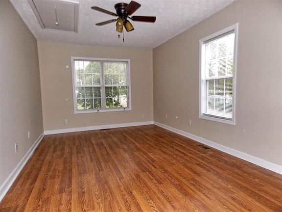 5th image of 135 Rolling Meadows Dr