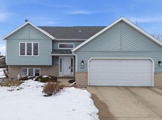 2819 33rd St S, Fargo, ND 58103