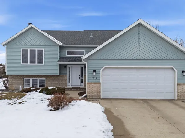 2819 33rd St S, Fargo, ND 58103