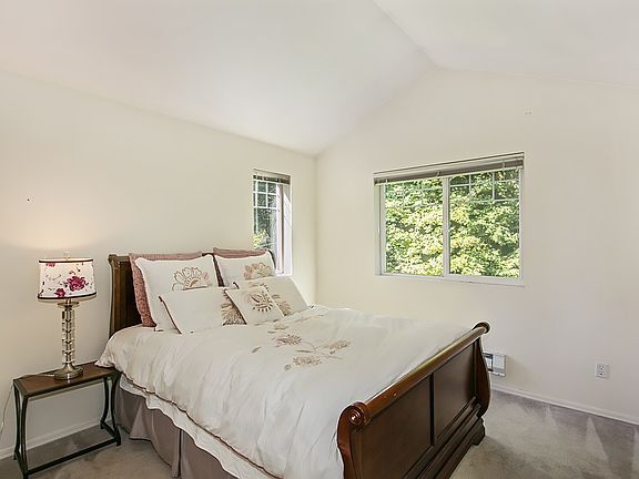 4th image of 18501 SE Newport Way Unit M351