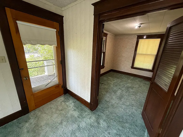 825 N Broadway Ave. — Photo 18
