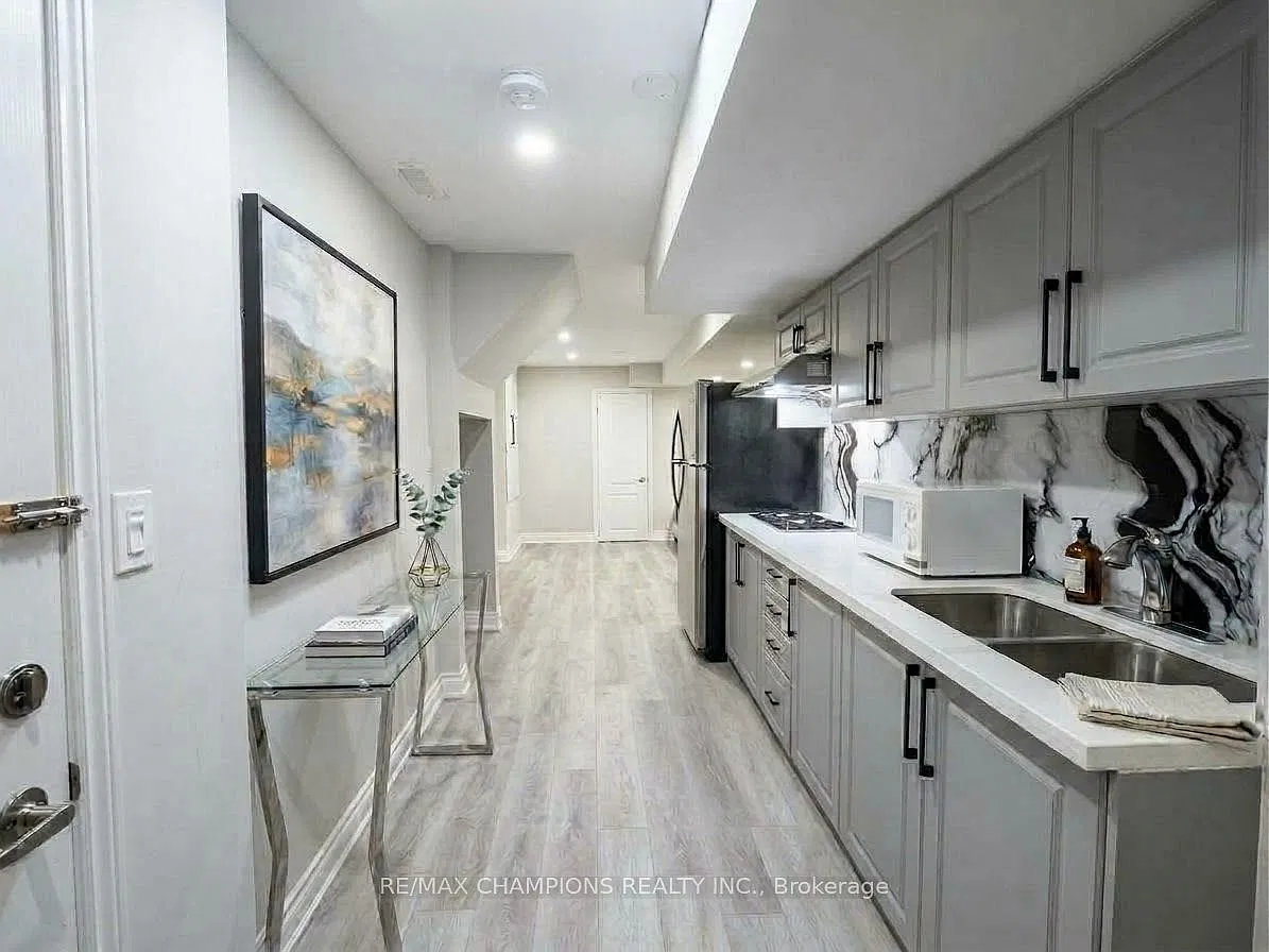 13 Black Diamond Cres — Photo 2
