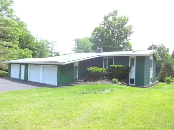 22 Rush Hills Dr, Rush, NY 14543