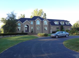 7084 Sunrise Dr, Shelby Township, MI 48316