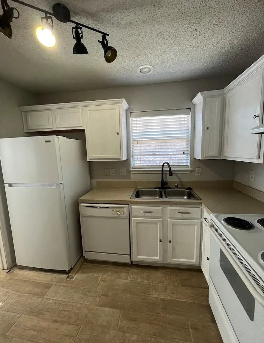 3 bed, 1418 sqft, $1,849 — Photo 4