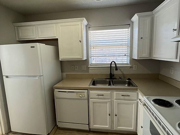 4th image of 908 Crowder Dr