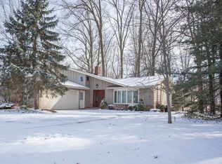 27419 Linwood Cir, North Olmsted, OH 44070