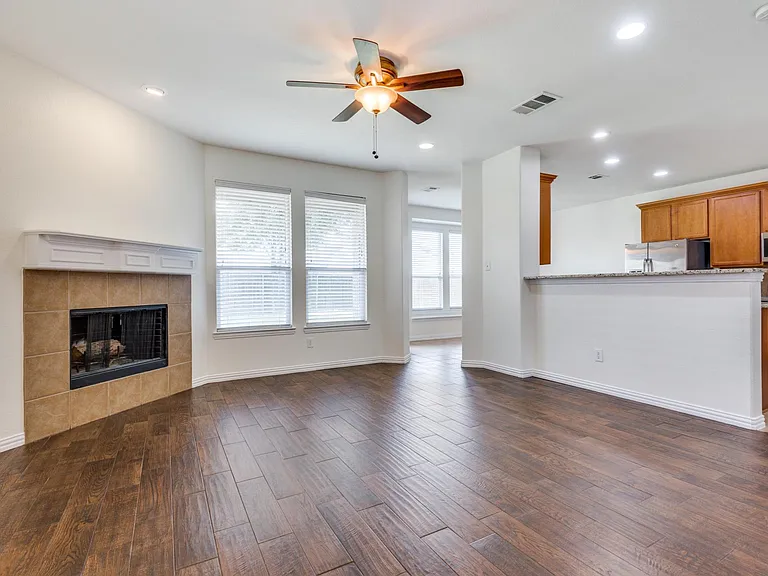 15924 Alvarado Dr — Photo 3