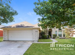 102 Chesterfield Cir, Waxahachie, TX 75165