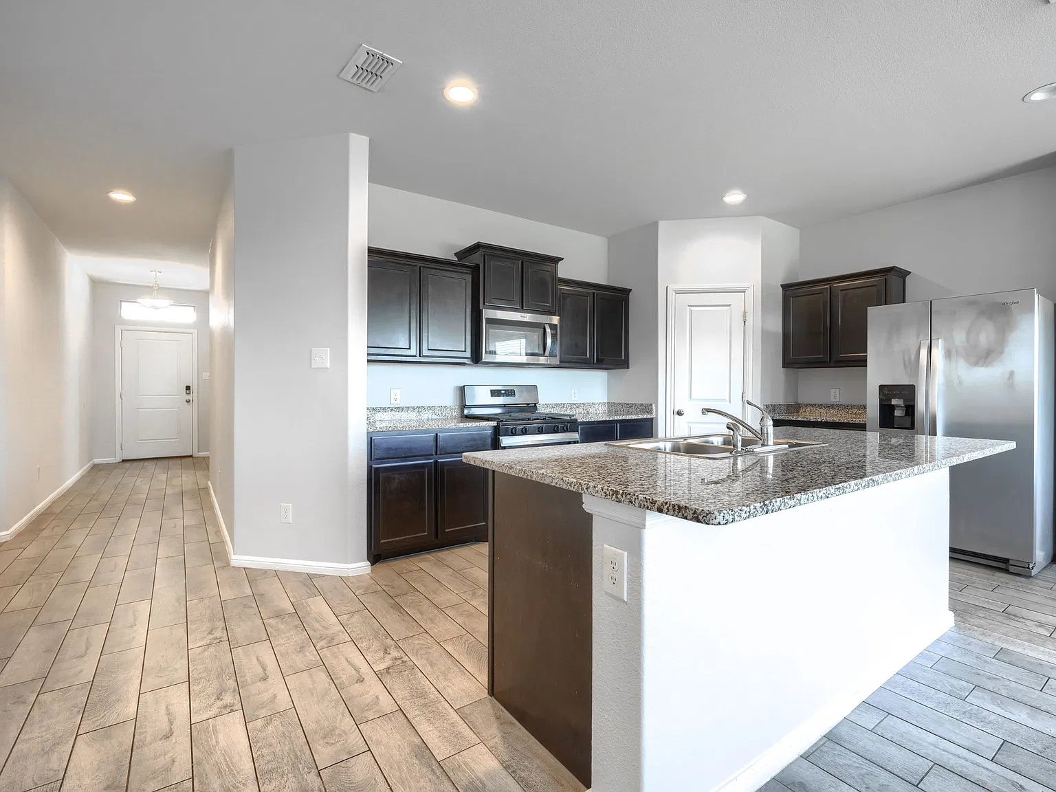 4 bed, 1587 sqft, $2,299 — Photo 4