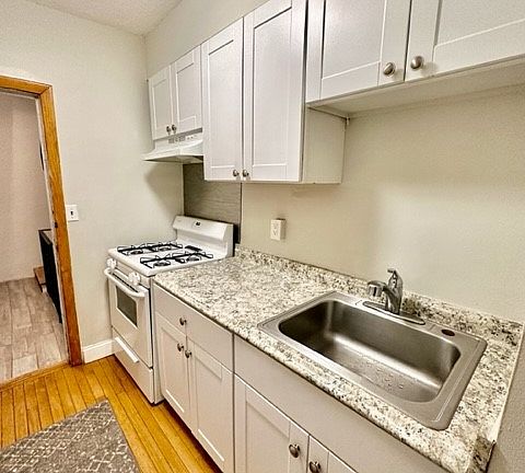 3rd image of 21 Sheafe St APT 2