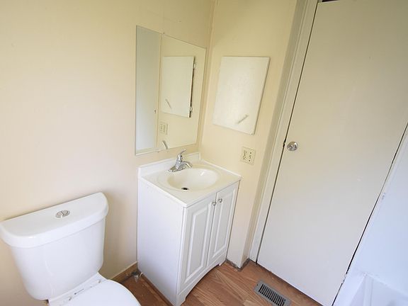 4th image of 1504 N Winfree St #6