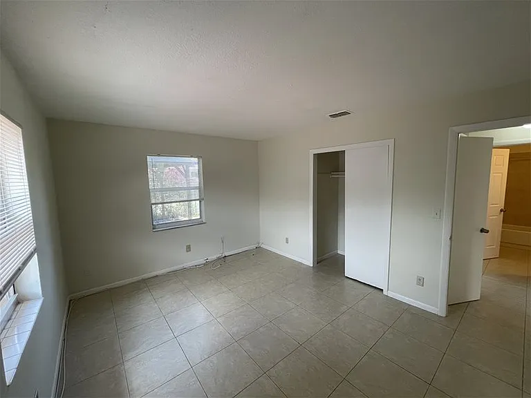 1148 W 28th St #2 — Photo 14