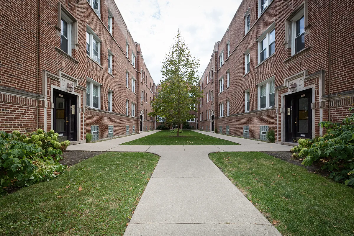 1433-45 W. Lunt Ave. — Photo 1