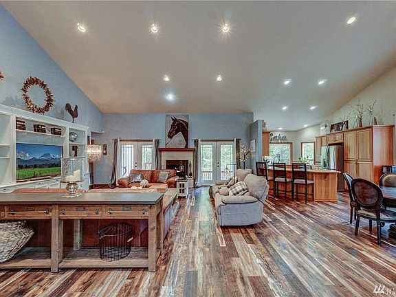 4th image of 10532 Nyla Ln SE