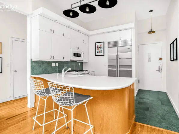 400 West 23rd Street image 5 of 14