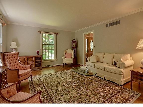 4th image of 3907 Heather Dr