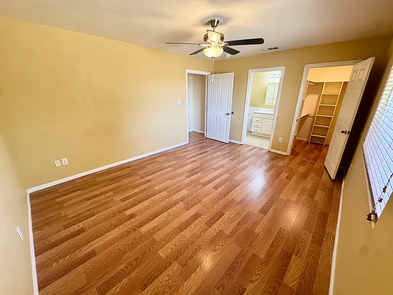 9000 Underwood Ave — Photo 14