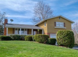 14 Valley View Dr, Greenville, PA 16142